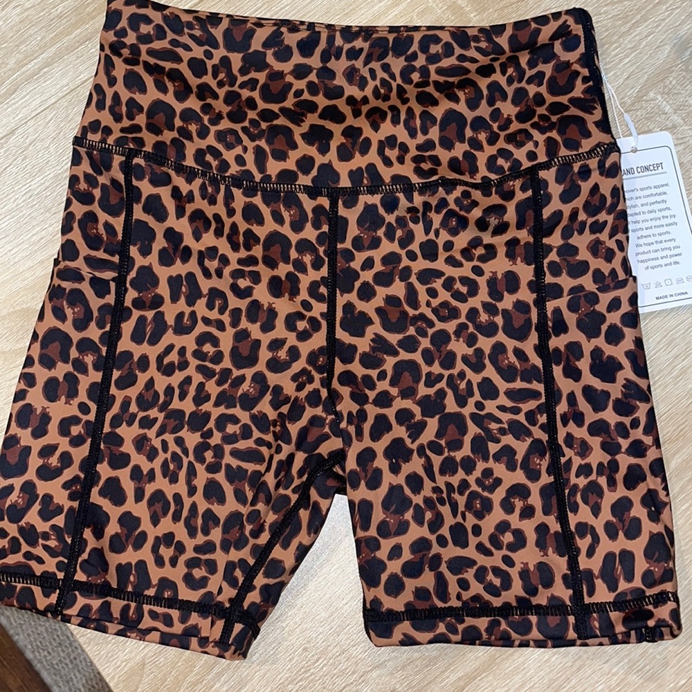 High rise biker shorts with pockets